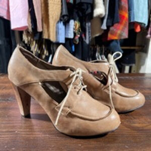 Women's Envy Heels Brown size 8.5
